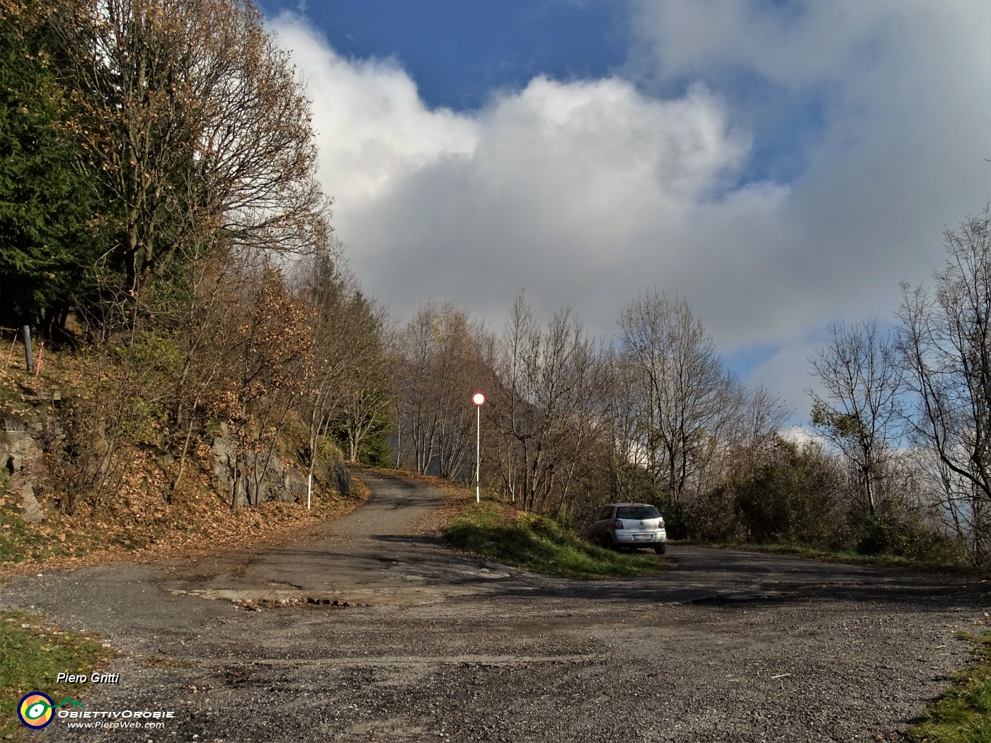 08 Slargo per parcheggiare al divieto di accesso.JPG